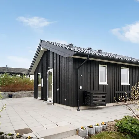 2 Bedroom Gorgeous In Haarby Дом отдыха